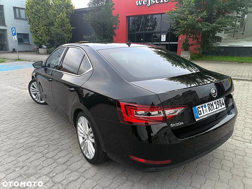 Skoda Superb 2.0 TDI DSG Premium Edition - 11