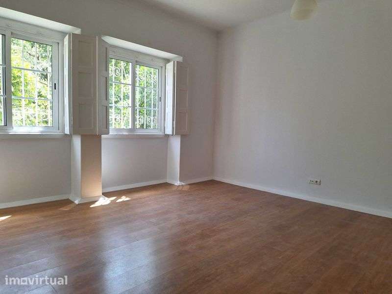 Apartamento T4 junto ao metro de Entrecampos - Grande imagem: 3/12