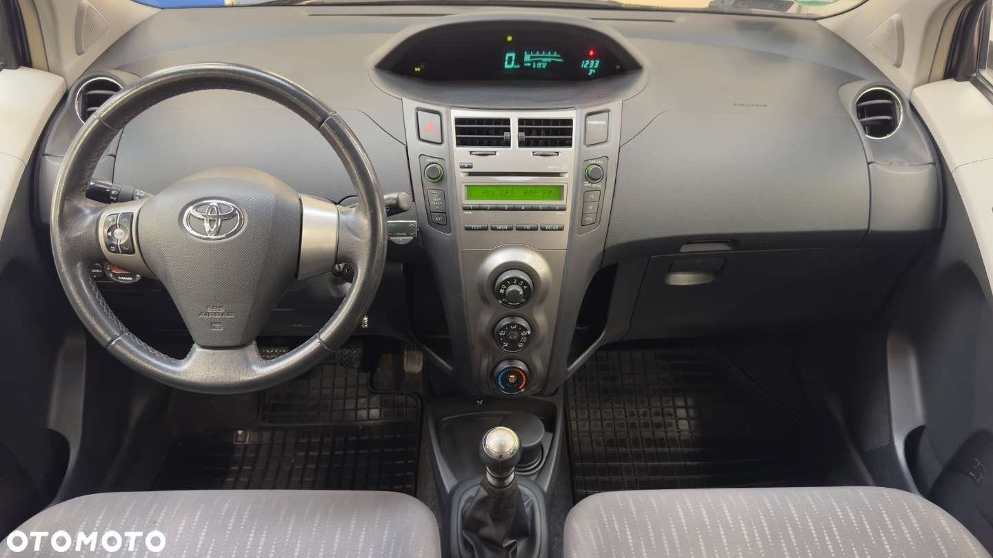 Toyota Yaris - 22