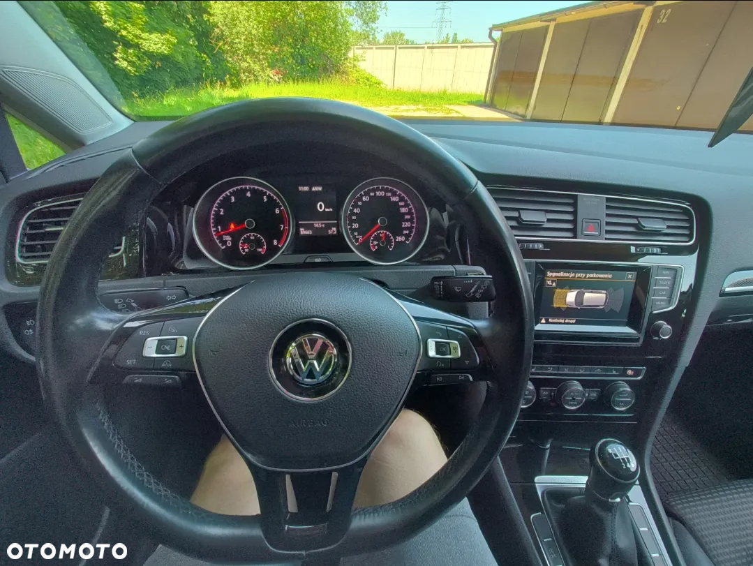 Volkswagen Golf - 6