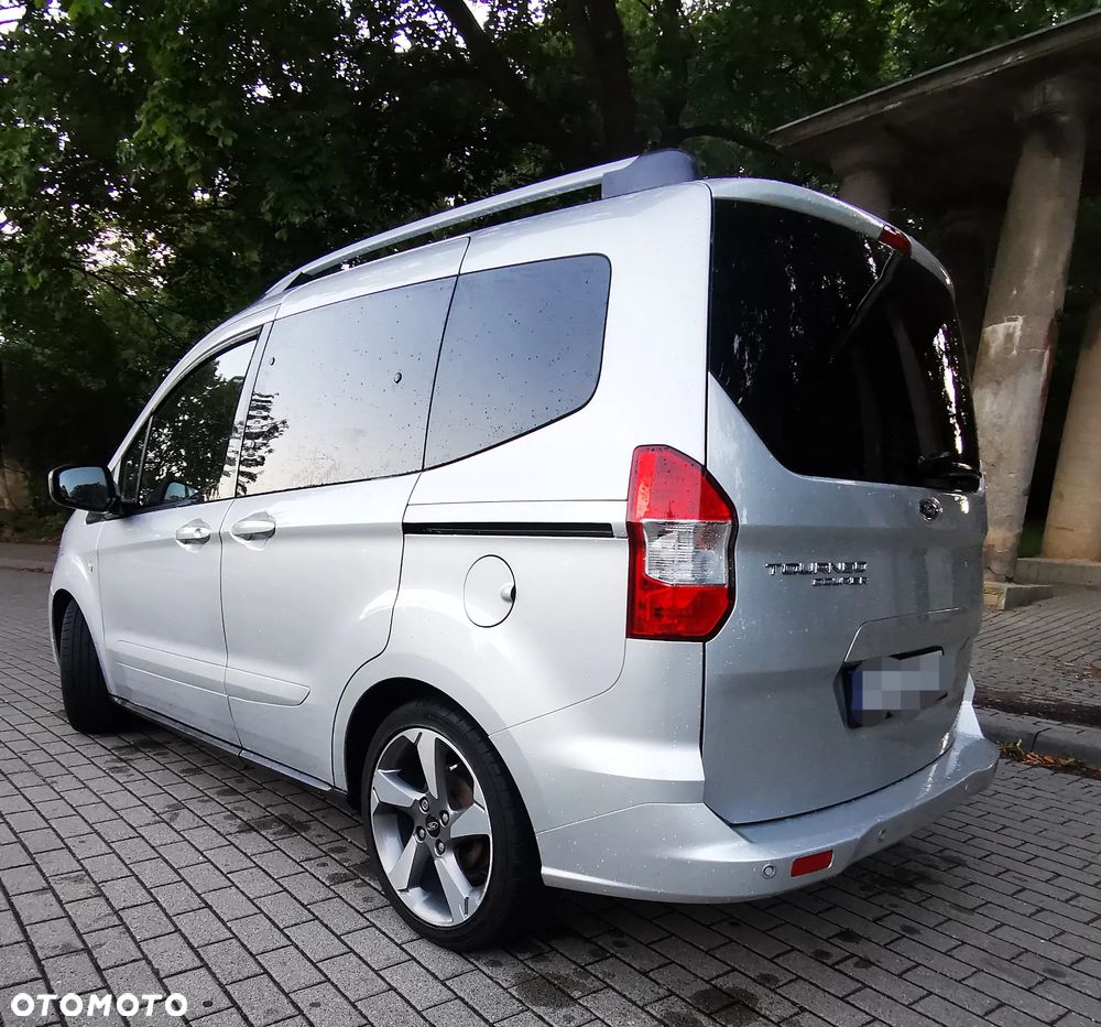 Ford Tourneo Courier 1.5 TDCi S&S Titanium - 17