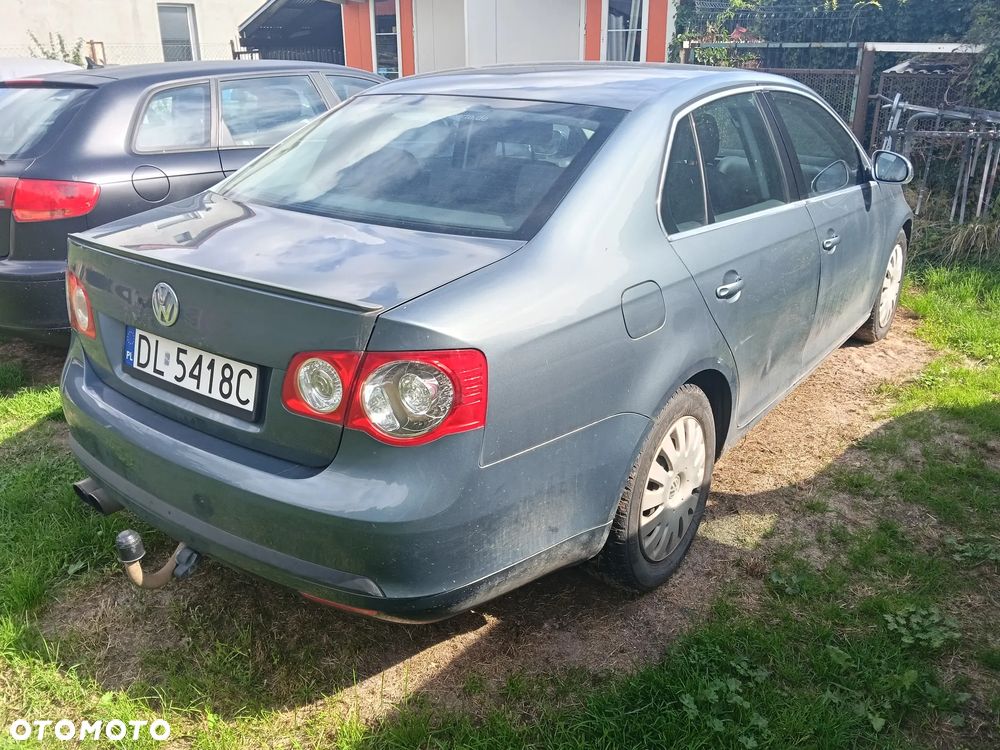 Volkswagen Jetta - 3