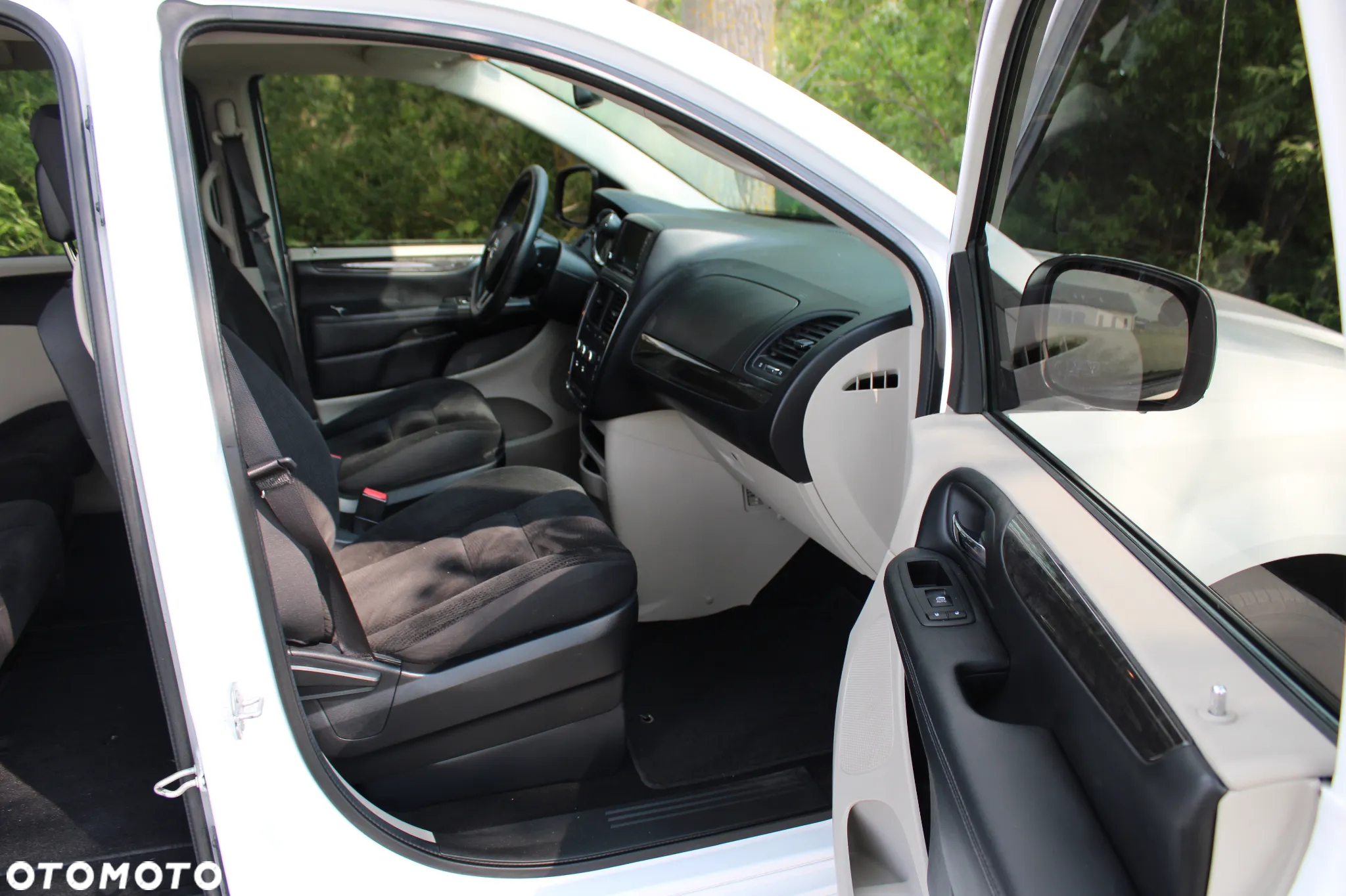 Dodge Grand Caravan - 21