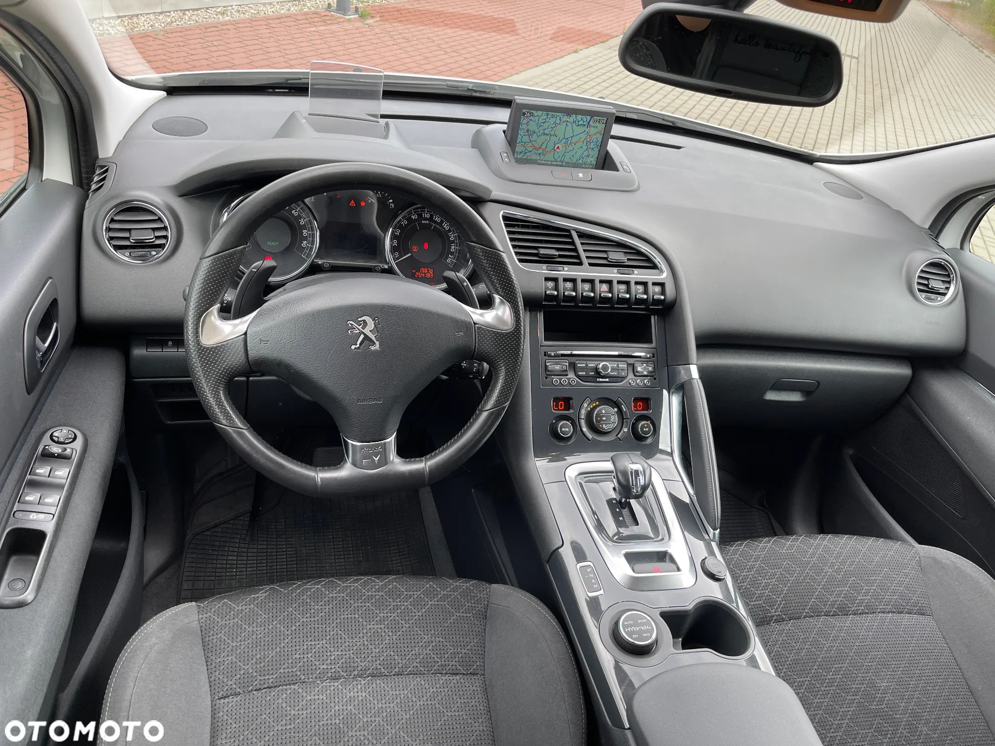 Peugeot 3008 Hybrid4 - 8