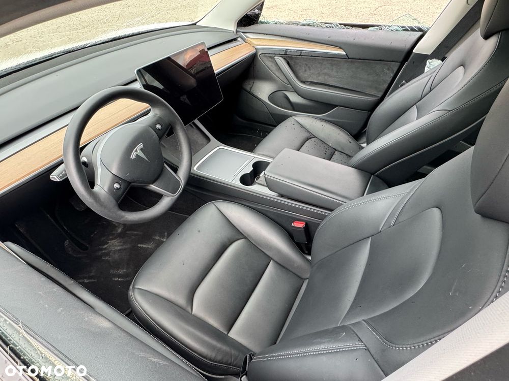 Tesla Model 3 Langstreckenbatterie Allradantrieb Dual Motor - 32