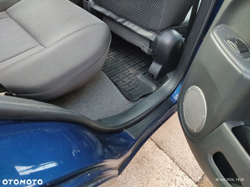 Toyota RAV4 - 23