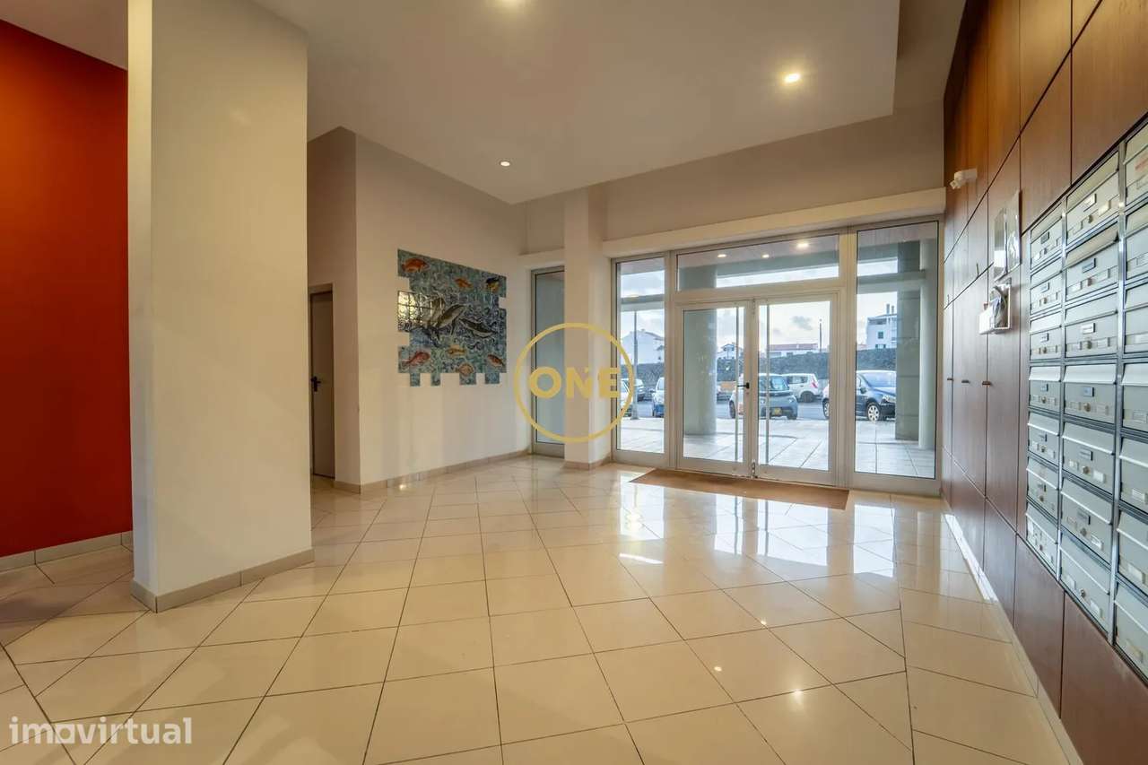 ✨ Apartamento T4 na prestigiada Avenida E – São Miguel ✨ - Grande imagem: 3/46