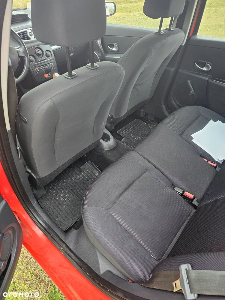 Renault Clio 1.5 dCi Confort Privilege - 8