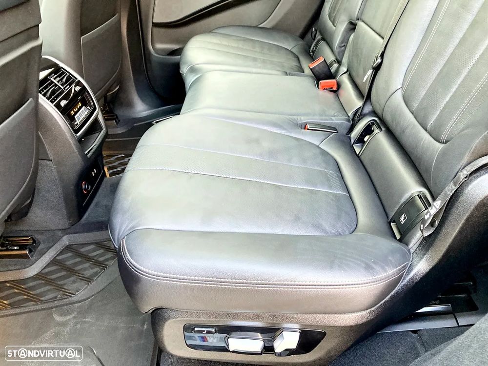 BMW X7 - 25