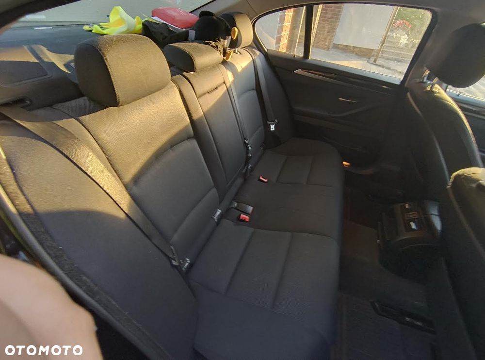 BMW Seria 5 518d - 14