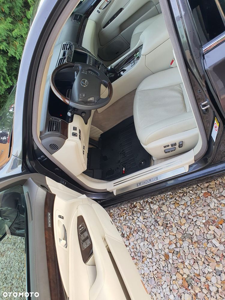 Lexus LS 460 Prestige - 25