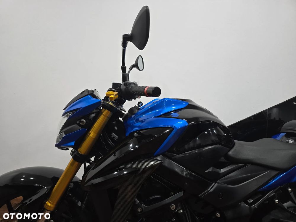Suzuki GSX - 18
