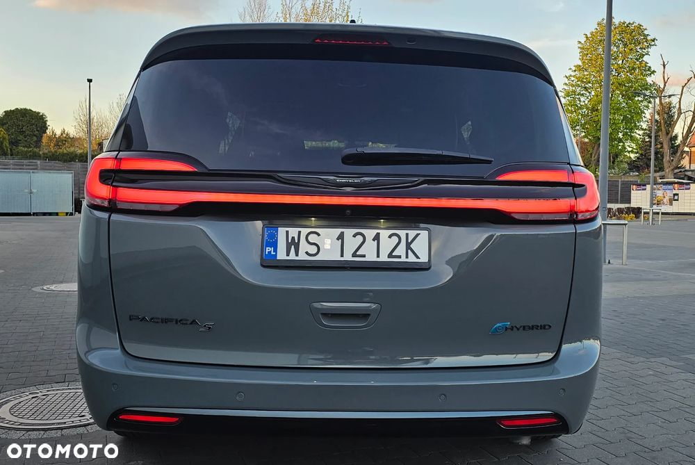 Chrysler Pacifica - 35