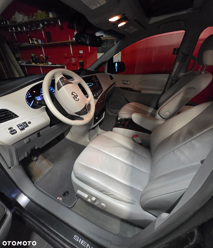 Toyota Sienna 3.5 XLE AWD - 15