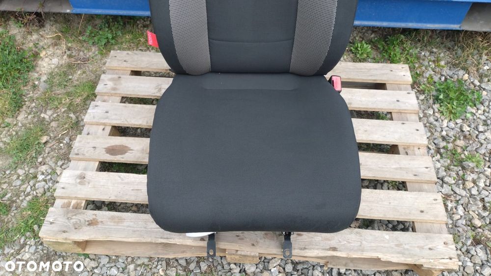 FOTEL PASAŻERA RENAULT TRUCK D T C K MIDLUM PREMIUM NO 326/001 - 5