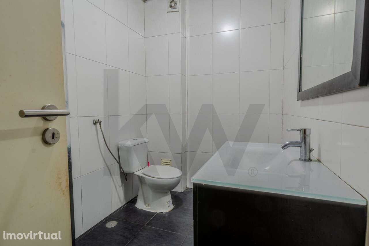 Excelente Oportunidade T2 para Investimento: Cozinha e WC Renovados, P - Grande imagem: 3/16