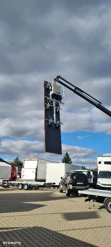 Iveco 35S16 montaż szkła, okien, płyt kamienia. HDS 2020 - 37