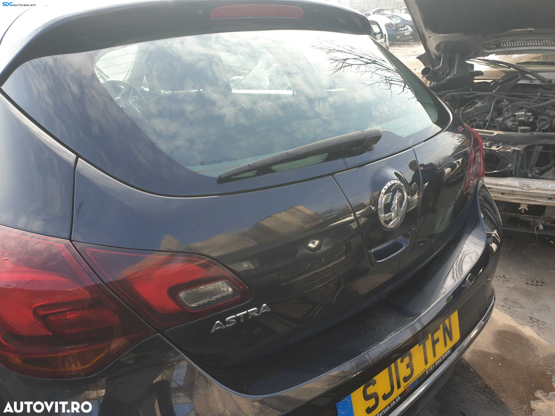 Haion Hayon Capota Portbagaj Dezechipat cu Luneta Geam Sticla Opel Astra J Hatchback 4 Usi 2009 - 2016 Culoare Z22C [K3380] - 3