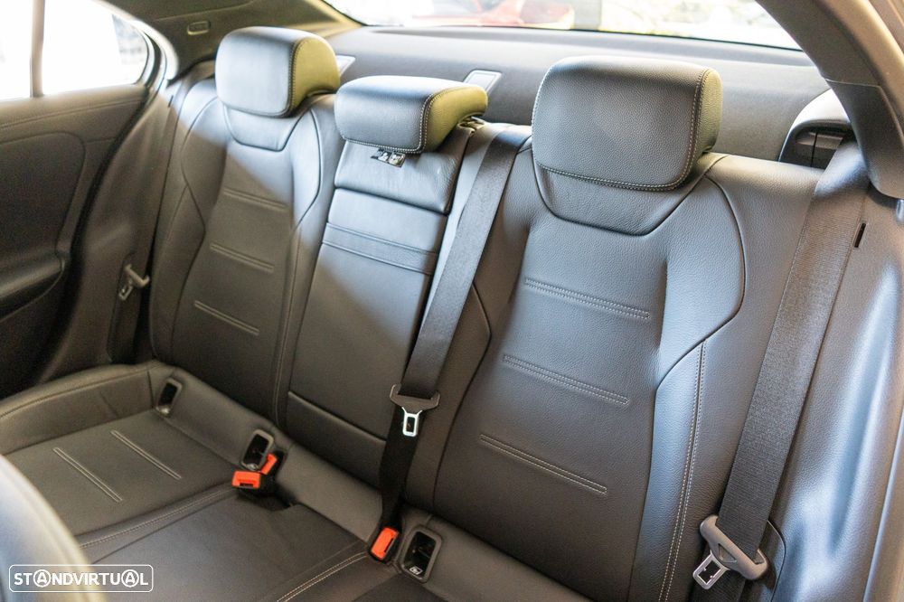 Mercedes-Benz A 250 Limousine e 8G-DCT AMG Line - 10