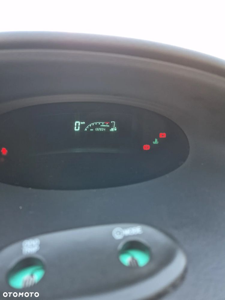 Toyota Yaris 1.0 Base - 12