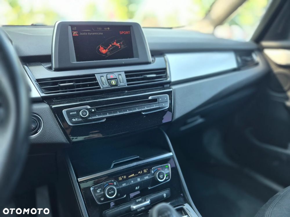 BMW Seria 2 216d Sport Line - 35