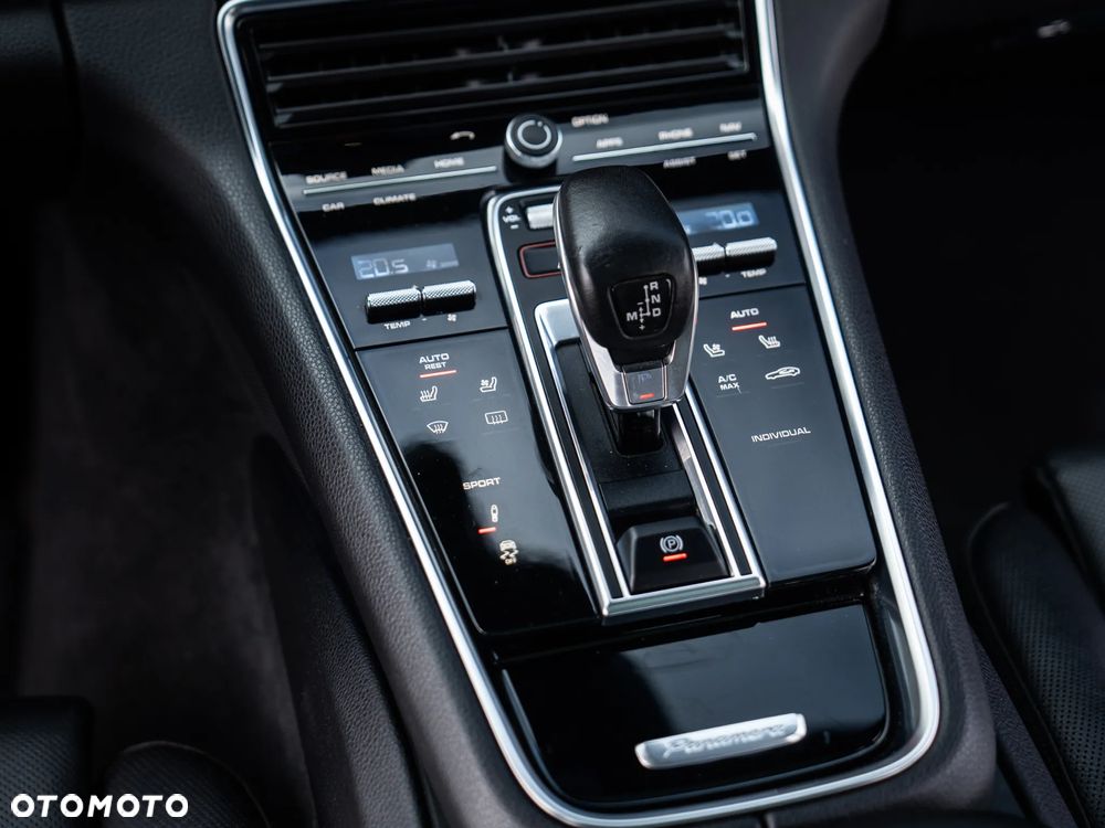 Porsche Panamera - 35