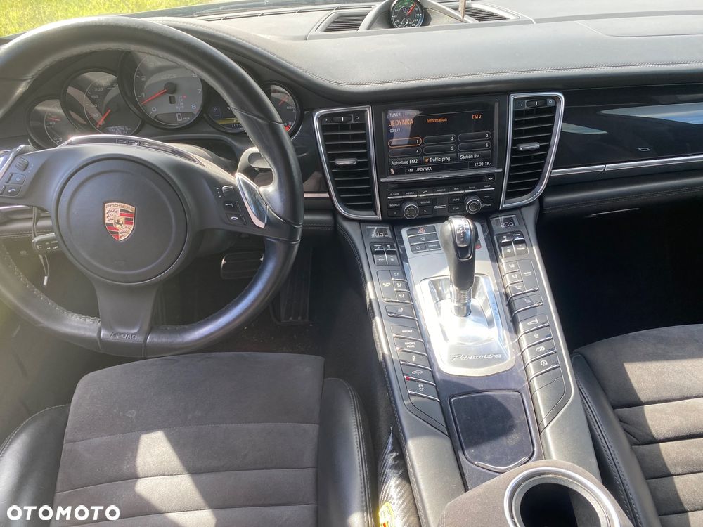 Porsche Panamera GTS - 12