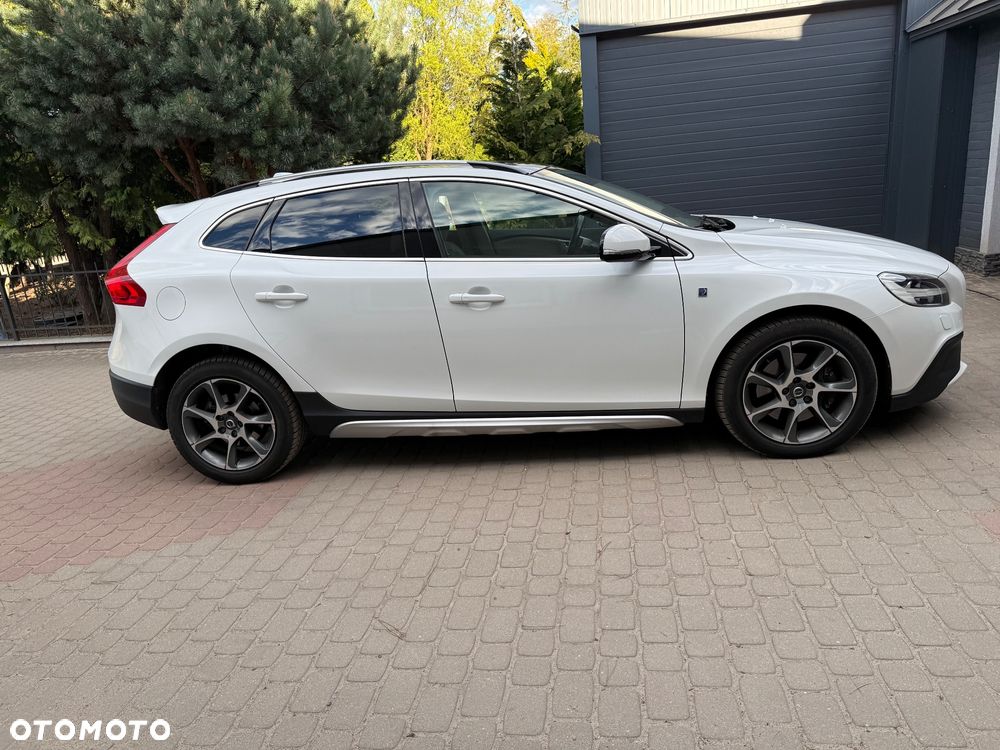 Volvo V40 Cross Country T4 Drive-E Ocean Race - 26