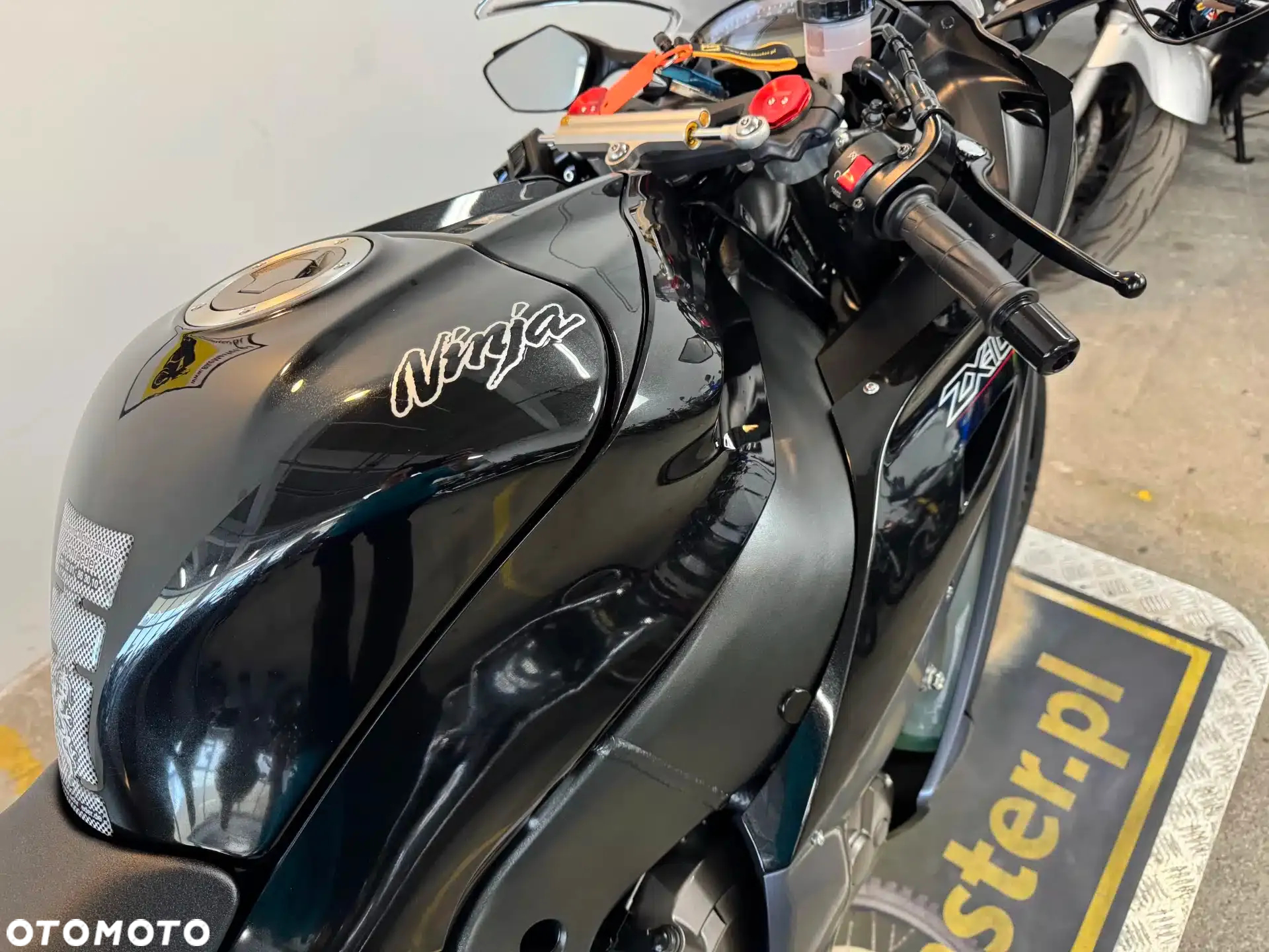 Kawasaki ZX - 19
