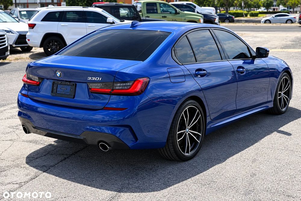 BMW Seria 3 330i M Sport - 8
