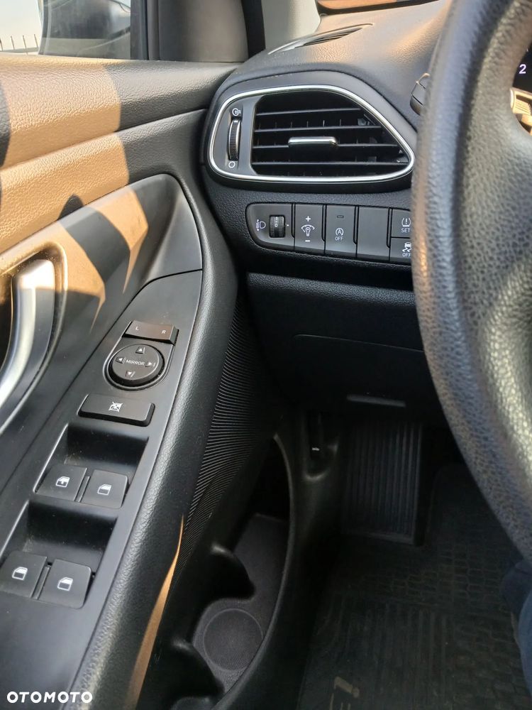 Hyundai i30 1.6 D Comfort - 8