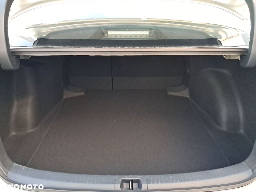 Toyota Corolla 1.8 Hybrid Comfort - 12