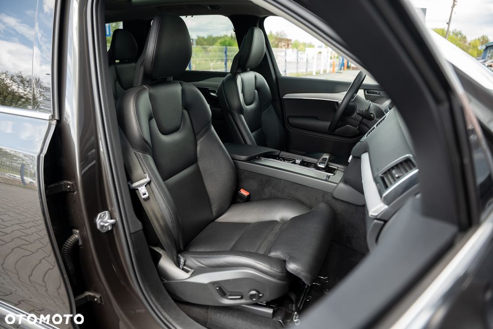 Volvo XC 90 - 25