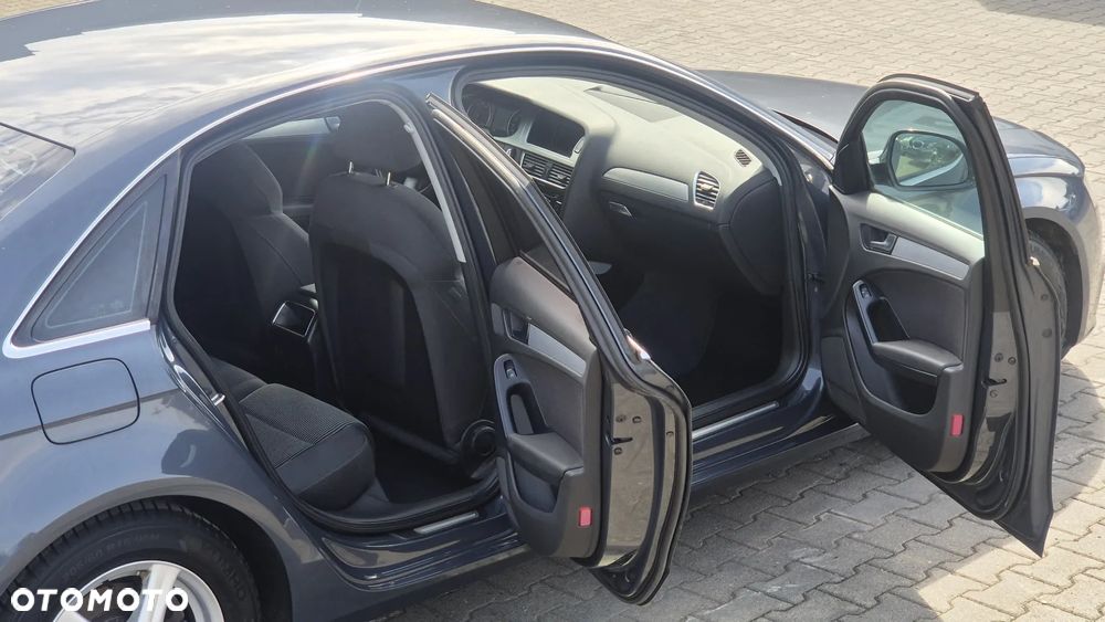 Audi A4 Limousine - 14