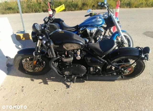 Triumph Bonneville Bobber - 18