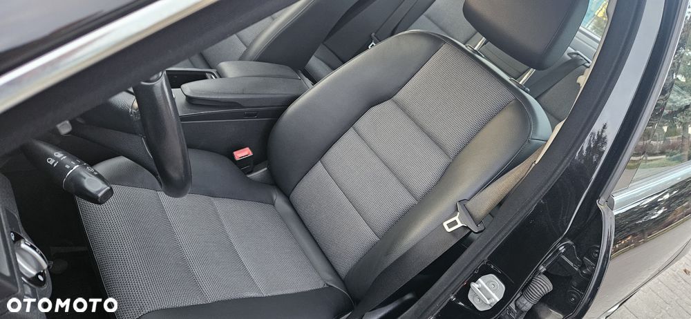 Mercedes-Benz Klasa C 180 BlueEFFICIENCY Avantgarde - 29