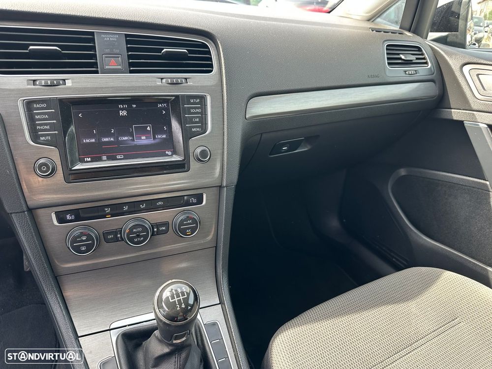 VW Golf 1.6 TDi Confortline - 16
