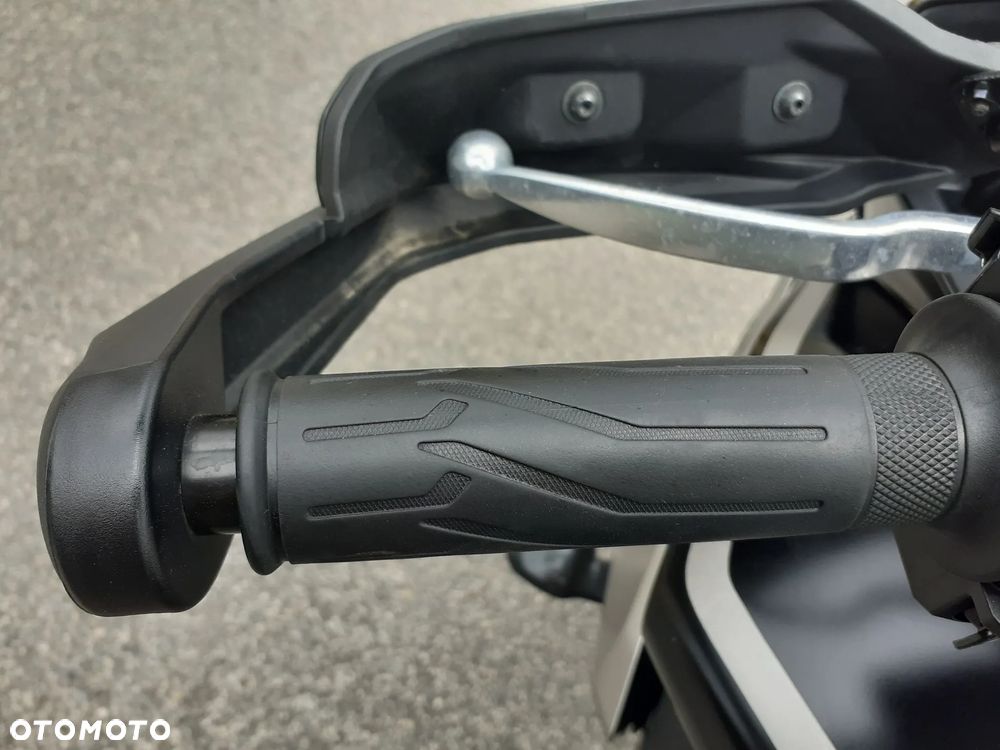 Yamaha MT - 9