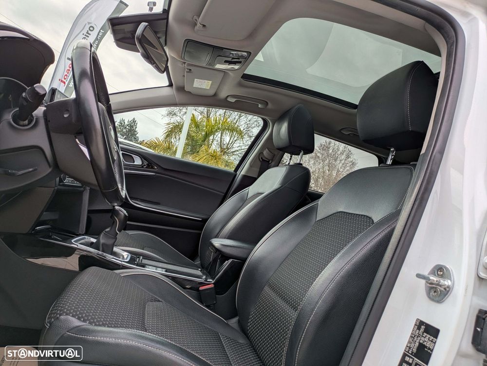 Kia Ceed SW 1.6 CRDi MHEV Drive+SRF - 12