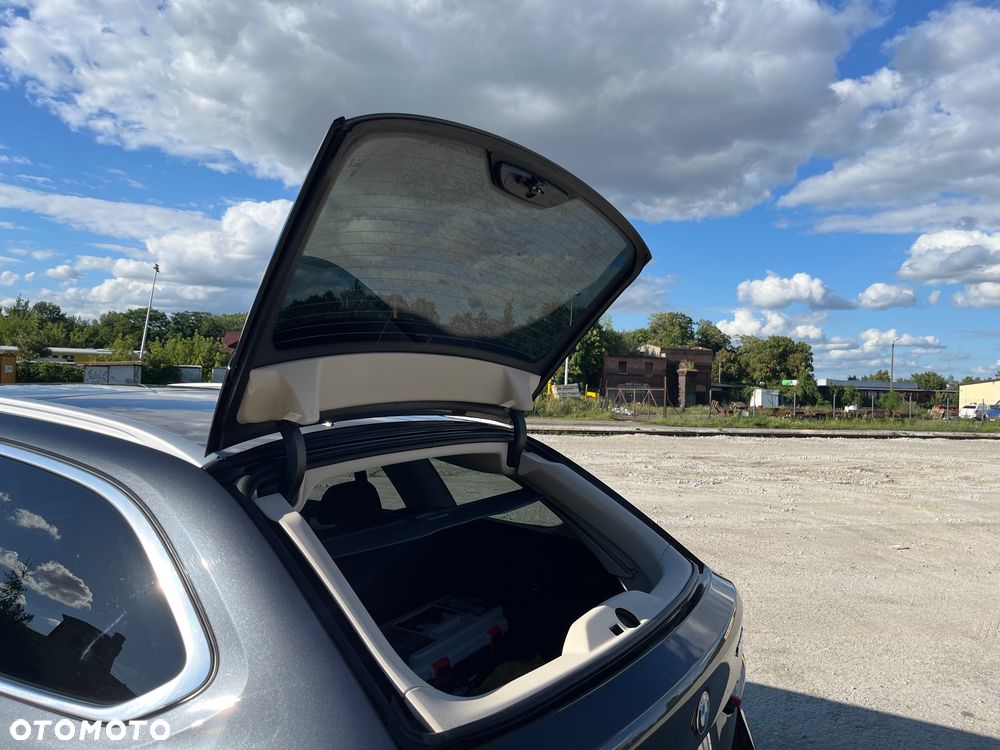 BMW Seria 5 520d xDrive - 28