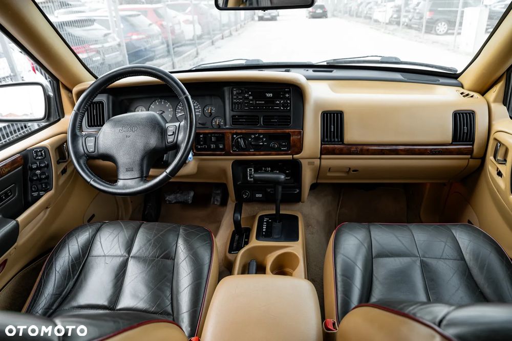 Jeep Grand Cherokee - 28