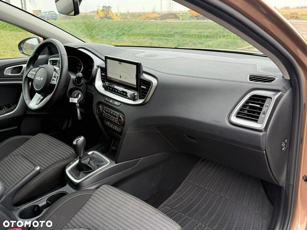 Kia Ceed 1.5 T-GDI Business Line - 17