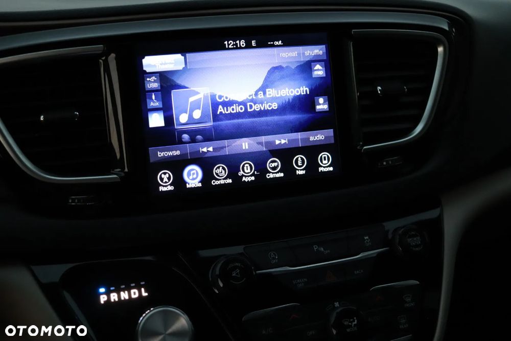 Chrysler Pacifica - 24