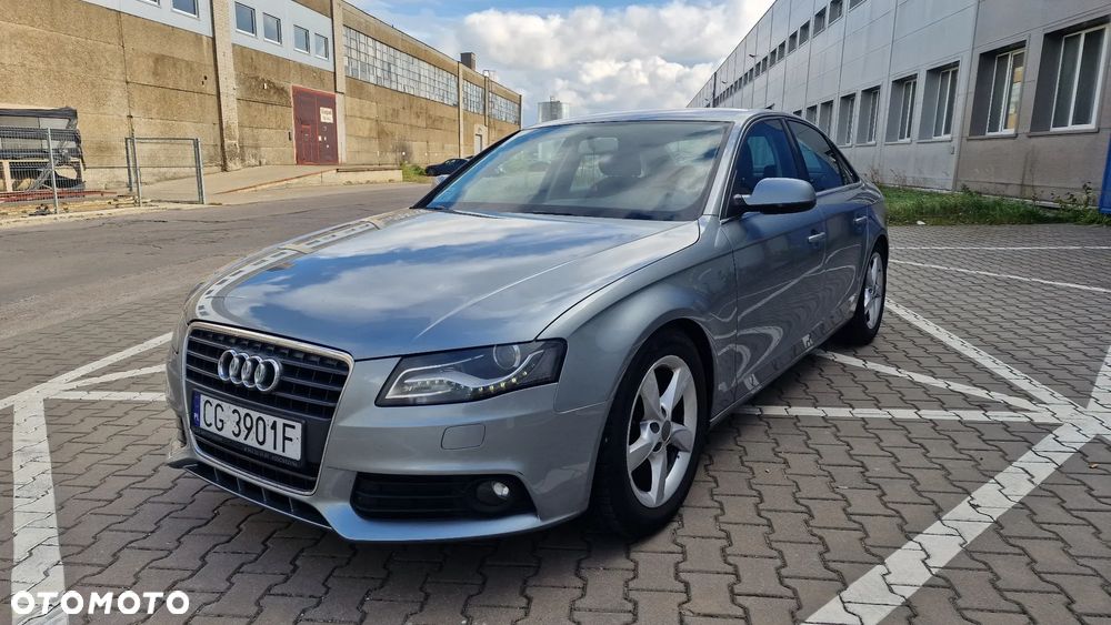 Audi A4 2010 photo 2