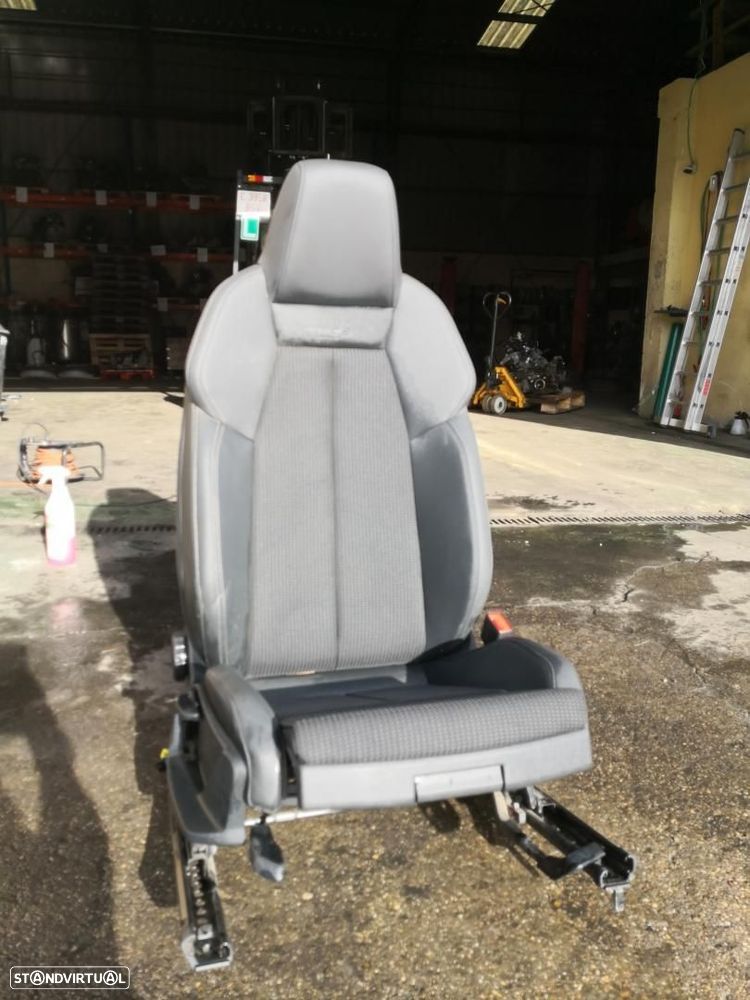 BANCO FRENTE DIREITO AUDI A3 SPORTBACK 8YA - 1