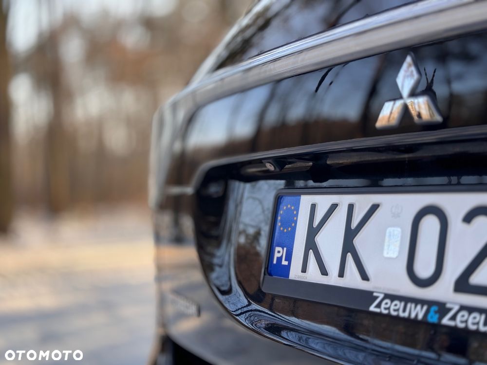 Mitsubishi Outlander Intense + - 12