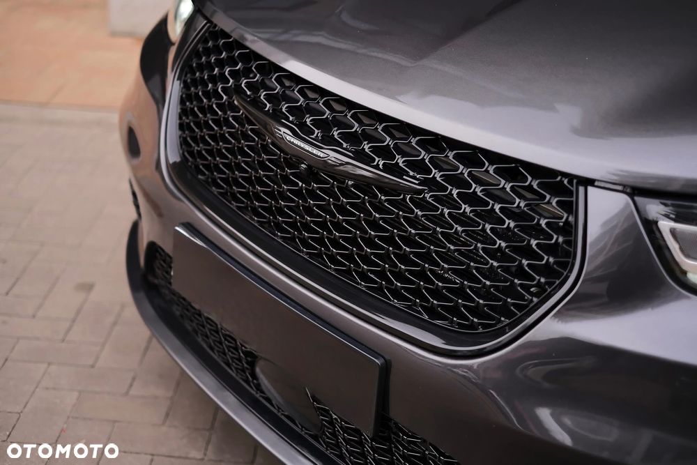Chrysler Pacifica - 10