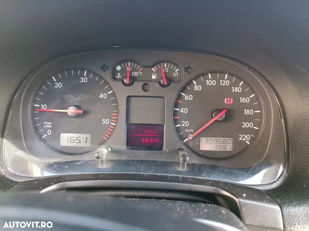 Volkswagen Bora 1.9TDI 4Motion Basis - 12