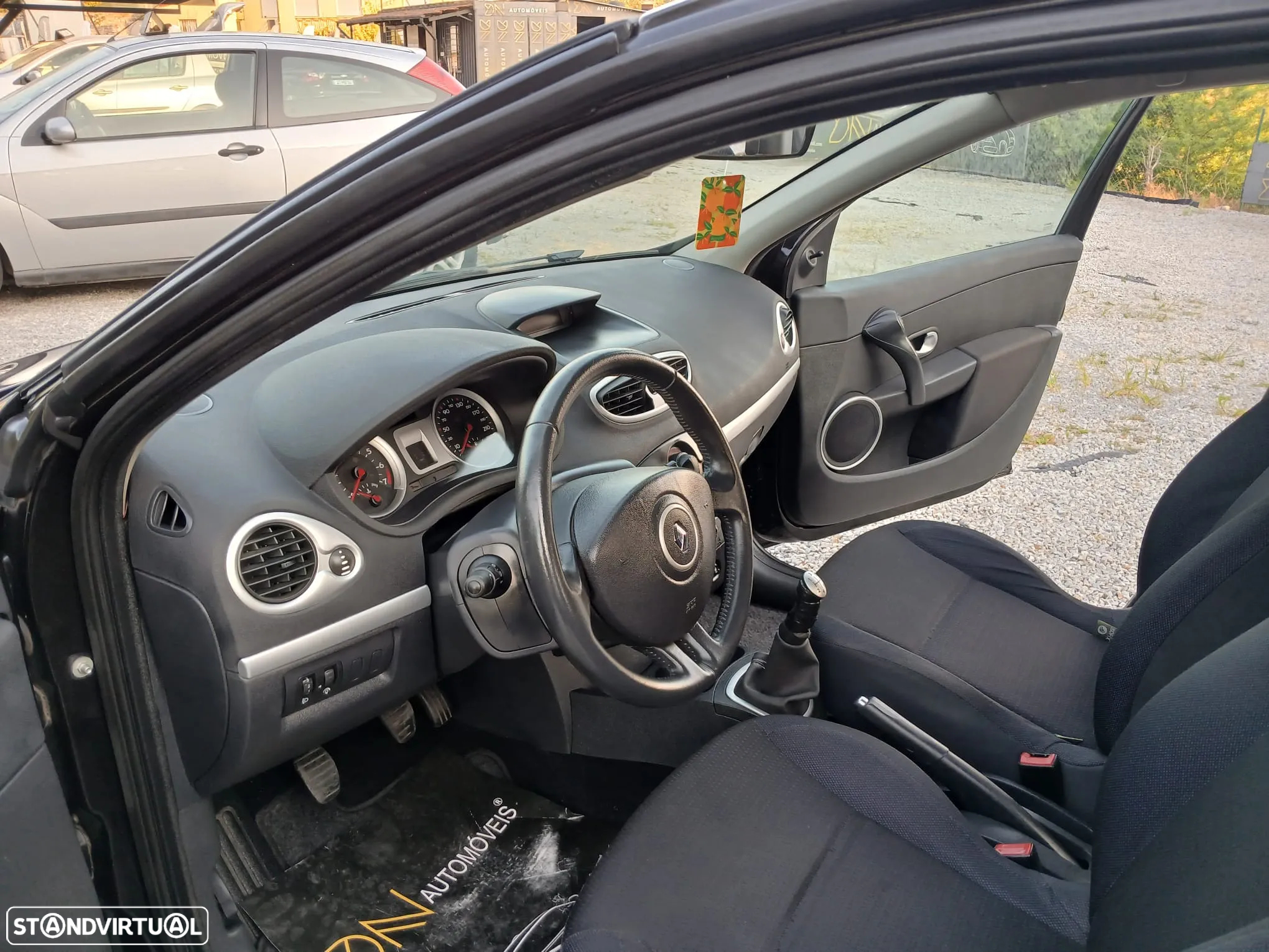 Renault Clio 1.2 Authentique - 8