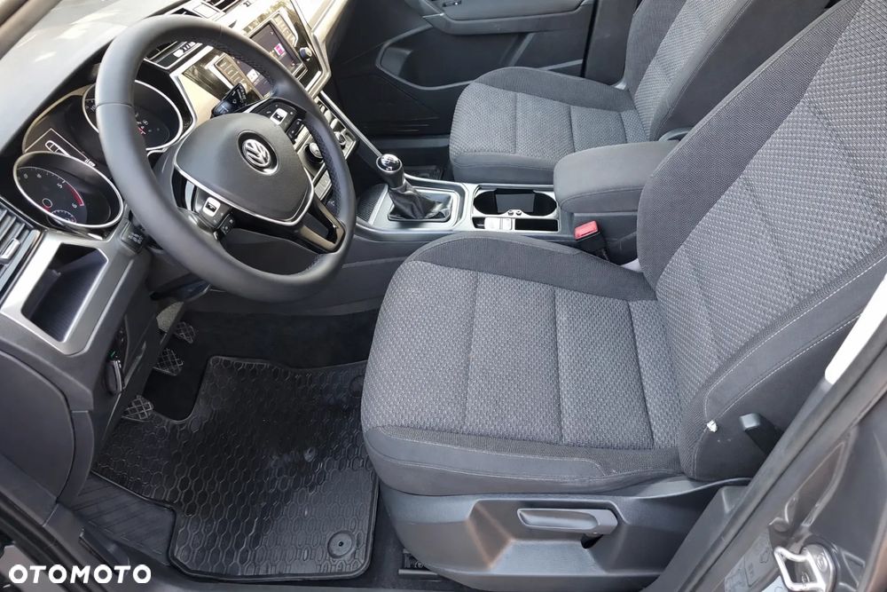 Volkswagen Touran 1.6 TDI BMT Comfortline - 12